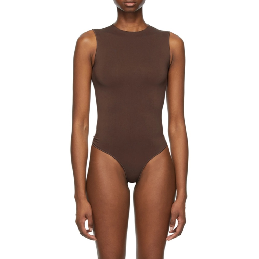 NEW - SKIMS 🤎brown essential thong bodysuit